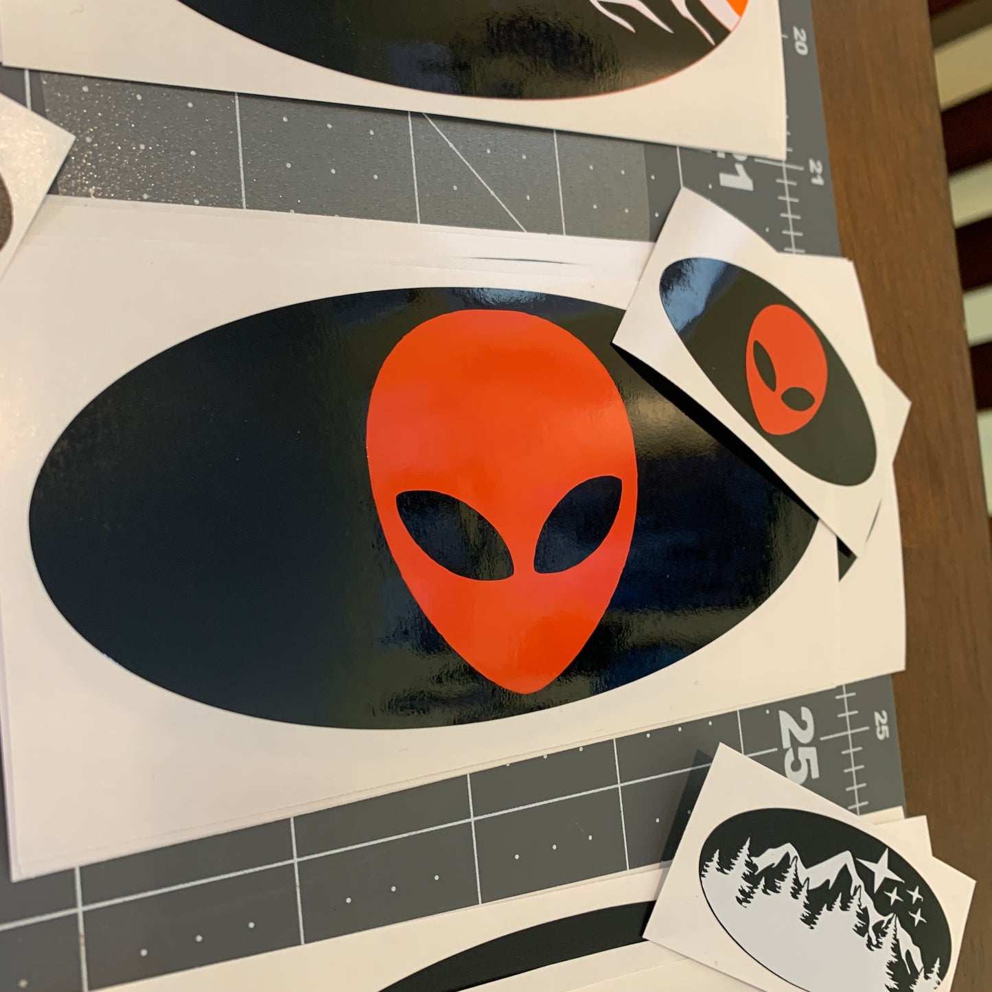 Alien Head Emblem Overlay Decal Set